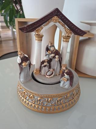 Imagem de Presépio Cenário Enfeite Natal Natalino Som Musica Movimento Sagrada Família Três Reis Magos Casa Sala Quarto Escritório Mesa Estante Rack Jesus Maria
