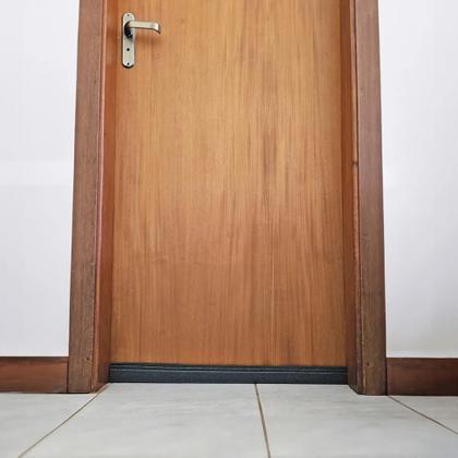 Imagem de Protetor Contra Insetos Veda Porta Rodinho Adesivo 80 Cm