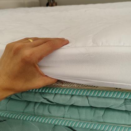 Imagem de Protetor de Colchão Pillow Top Fibra Siliconizada e Com Toque de Pluma Super Macio Hipoalêrgenico Toque Aveludado Casal
