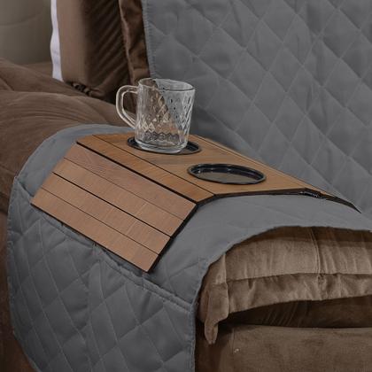 Imagem de Protetor de sofá retrátil de dois lugares com porta copos de madeira e bolso lateral 1,80m