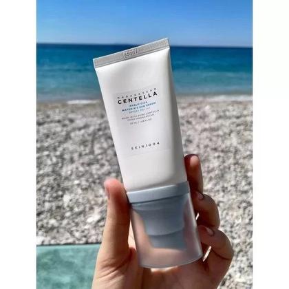 Imagem de Protetor Solar Facial Centella Madagascar SKIN1004 HyaluCICA Sérum Solar Hidratante Waterfit PA  Proteção UV/UVB 50FPS  50ml