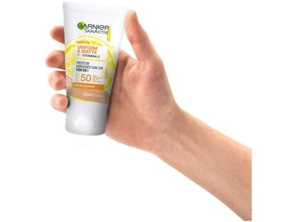 Imagem de Protetor Solar Facial Garnier FPS 50 com Cor - Garnier SkinActive Vitamina C Uniform e Matte 30g