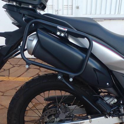 Imagem de Protetor Traseiro / Apoio p/ Bolsas Laterais Modelo Coyote - XRE 300 - Honda