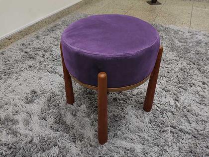 Puff Decorativo Mesinha Roxo 06 Beth - Alpoim Imagem de Puff Decorativo Mesinha Roxo 06 Beth