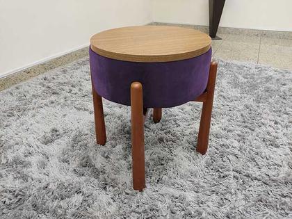 Puff Decorativo Mesinha Roxo 06 Beth - Alpoim Imagem de Puff Decorativo Mesinha Roxo 06 Beth
