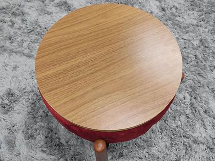 Puff Decorativo Mesinha Vermelho 62 Beth - Alpoim Imagem de Puff Decorativo Mesinha Vermelho 62 Beth