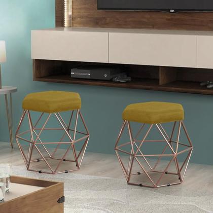 Imagem de Puff Decorativo Onix Com Armação Bronze Para Sala Em Suede