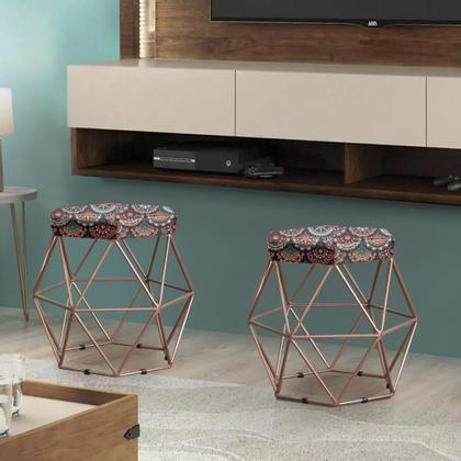 Imagem de Puff Decorativo Onix Com Armação Bronze Para Sala Em Suede