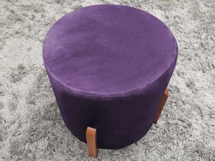 Puff Decorativo Pés Altos Violeta 06 Breno - Alpoim Imagem de Puff Decorativo Pés Altos Violeta 06 Breno