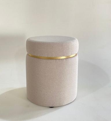 Imagem de puffs kit 2 decorativo redondo bege com cinta dourada superior elegante luxo