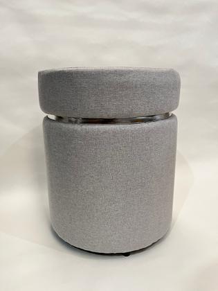 Imagem de puffs kit 2 decorativo redondo cinza com cinta de prata superior elegante luxo