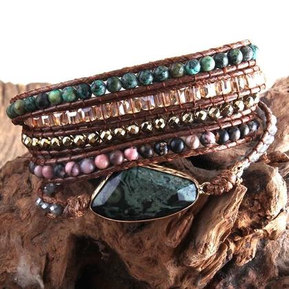 Pulseira Boho com Pedras Naturais - 5 Fios, Turquesa e Verde Imagem de Pulseira Boho com Pedras Naturais - 5 Fios, Turquesa e Verde