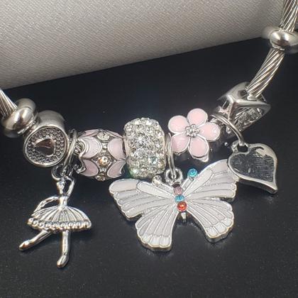 Imagem de Pulseira Bracelete Feminino Prateado Aço Inox Antialérgico Com Berloques Vários Modelos