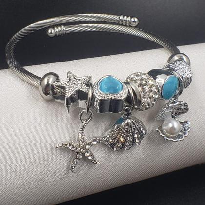 Imagem de Pulseira Bracelete Feminino Prateado Aço Inox Antialérgico Com Berloques Vários Modelos