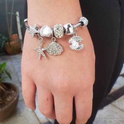 Imagem de Pulseira Bracelete Feminino Prateado Aço Inox Antialérgico Com Berloques Vários Modelos