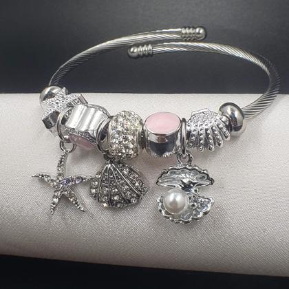 Imagem de Pulseira Bracelete Feminino Prateado Aço Inox Antialérgico Com Berloques Vários Modelos