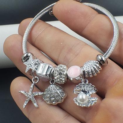 Imagem de Pulseira Bracelete Feminino Prateado Aço Inox Antialérgico Com Berloques Vários Modelos