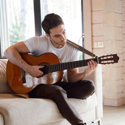 Imagem de Pulseira de guitarra em couro POGOLAB com 7,62 cm de largura com fechaduras e palhetas