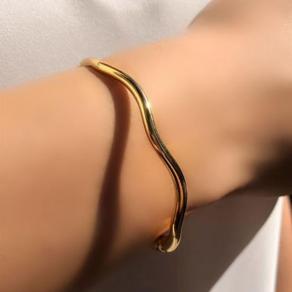 Imagem de Pulseira Feminina Bracelete Fecho Click Semijoia Banhada a Ouro 18k Hipoalérgica