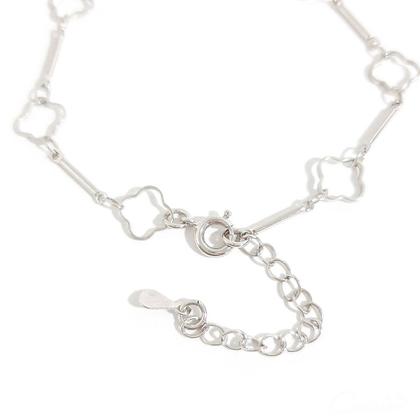 Imagem de Pulseira Feminina de Trevinhos Vazados Banhada a Ródio com Extensor