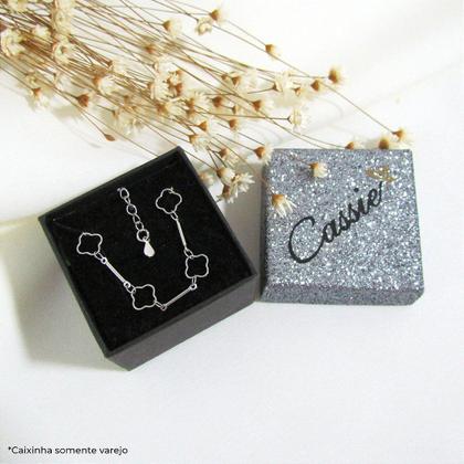 Imagem de Pulseira Feminina de Trevinhos Vazados Banhada a Ródio com Extensor