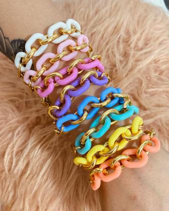 Imagem de Pulseiras coloridas Tons pastéis pulseiras de acrílico detalhes em dourado