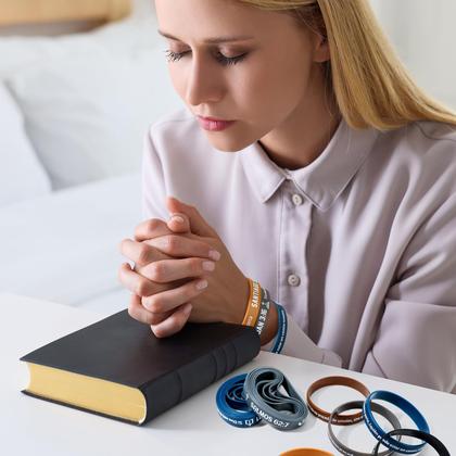 Imagem de Pulseiras de borracha Skylety Spanish Bible Verse Motivational