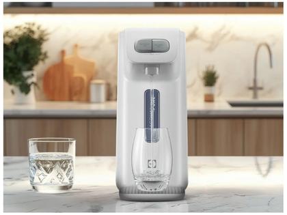 Imagem de Purificador de Água Electrolux de Parede e Mesa Eletrônico Branco Efficient PE15B Água Gelada e Natural