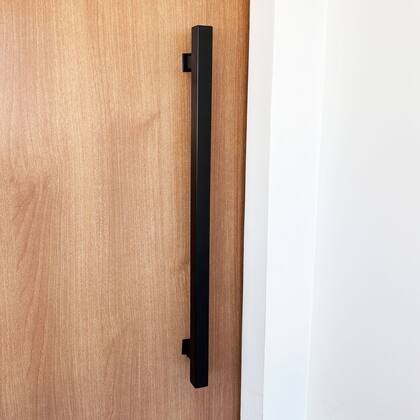 Imagem de Puxador Porta Madeira Vidro Pivotante Inox Piazza 60 cm Preto