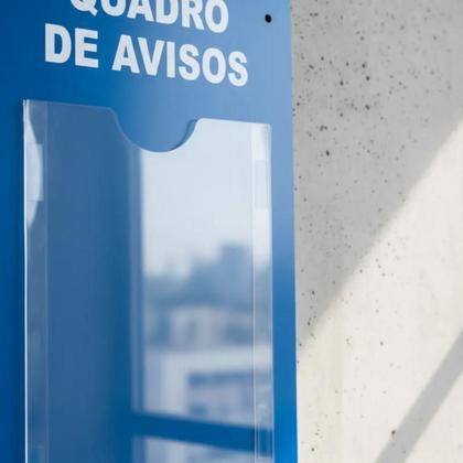 Imagem de Quadro Aviso e Gestão Á Vista 1 Display A4 ACM Azul Telecom Painel Mural Recados Lembretes Organização Profissional Parede Empresa Industria