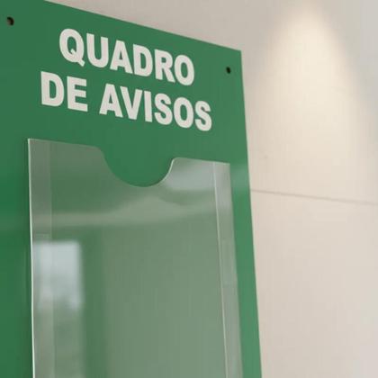 Imagem de Quadro Aviso e Gestão Á Vista 1 Display A4 ACM Verde Painel Mural Recados Lembretes Profissional Parede Organização Empresa Escritório Academia