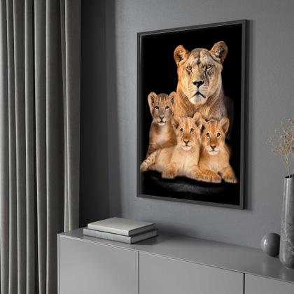 Imagem de Quadros Decorativos com com Moldura Leoa 3 Filhotes Leões Vertical para Sala Quarto Decoração