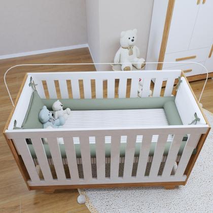 Imagem de Quarto de Bebê Cômoda Berço e Guarda Roupa com Colchão Nina Amadeirado/Branco