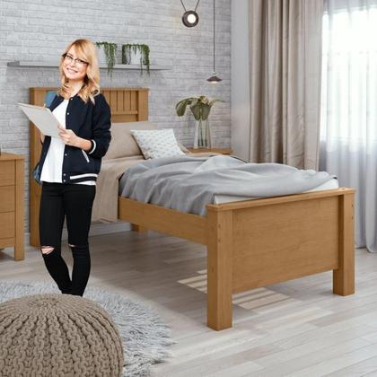 Imagem de Quarto Infantil com 2 Camas Solteiro Athenas Plus e Mesa de Cabeceira 3 Gavetas Maggiore New Amêndoa Clean