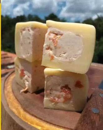 Imagem de Queijo Trufado com Requeijão e Tomate Seco  - MUSA 400g