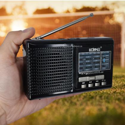 Imagem de Rádio AM/FM/SW Com MP3 e Lanterna Portátil Multifunções AM/FM/SW MP3 LE676