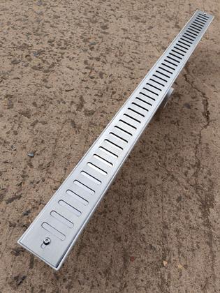 Ralo Linear Abre Fecha 5x70 Inox 304 Coletor Branco Sifonado Banheiro - Ficone & Reis Imagem de Ralo Linear Abre Fecha 5x70 Inox 304 Coletor Branco Sifonado Banheiro