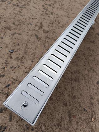 Ralo Linear Abre Fecha 5x70 Inox 304 Coletor Branco Sifonado Banheiro - Ficone & Reis Imagem de Ralo Linear Abre Fecha 5x70 Inox 304 Coletor Branco Sifonado Banheiro