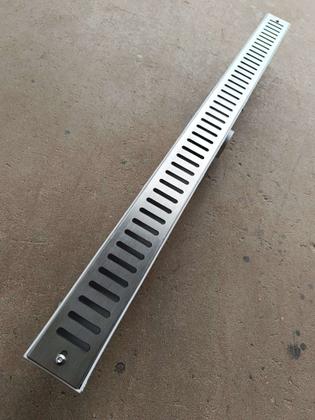 Ralo Linear Abre Fecha 5x70 Inox 304 Coletor Branco Sifonado Banheiro - Ficone & Reis Imagem de Ralo Linear Abre Fecha 5x70 Inox 304 Coletor Branco Sifonado Banheiro