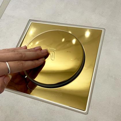 Imagem de Ralo Quadrado Click Gold Brilhoso 15x15 Aço Inox Ralo Inteligente Antiodor Dourado para Banheiro Lavabo 15cm Escoamento Box Lavanderia Tampa Dourada 