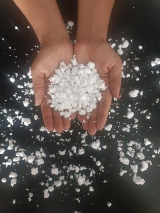 Imagem de Raspas/Flocos de Isopor 190 litros Para Enchimento - Puffs - Almofadas - Concreto Leve