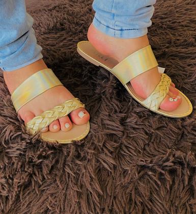 Imagem de Rasteirinha  Calce Fácil Dourada Combina Com Tudo