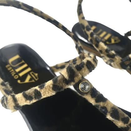 Imagem de Rasteirinha de Dedo Suzi Preto e Onça - ULLY