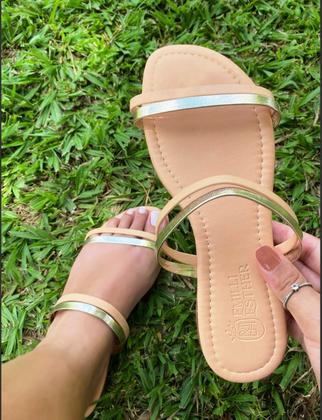 Imagem de Rasteirinha feminina com tira lisa dupla de duas cores sola reta com bico redondo sandalha adulta