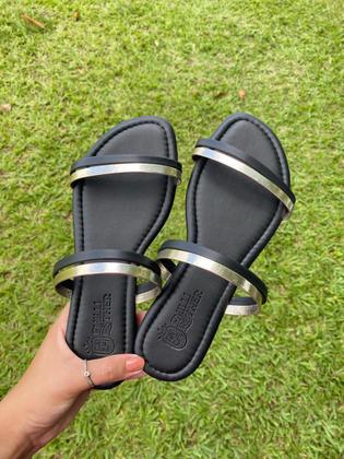 Imagem de Rasteirinha feminina com tira lisa dupla de duas cores sola reta com bico redondo sandalha adulta