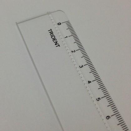 Imagem de Régua de Acrílico Trident 20cm - com Escala (mm) - Ref.7120