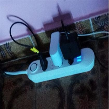 Imagem de Régua Extensão De 2 Metros Com 4 Tomadas 3 Usb Carregador