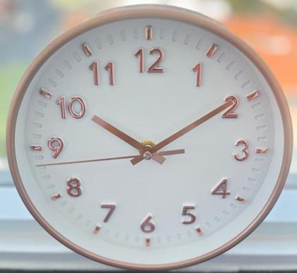 Imagem de Relógio de Parede Redondo Decorativo Branco e Rose Gold 25cm Ponteiro Silencioso Quartz Decoração de Cozinha Sala Quarto Casa ou Escritório