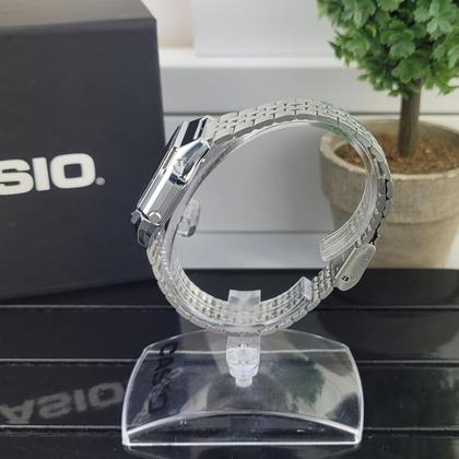 Imagem de Relógio de Pulso Casio Retro Vintage Feminino Digital Casual Aço Inóx Prata Original Moderno LA680WA 