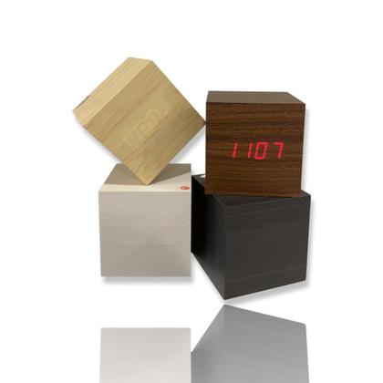 Imagem de Relógio Despertador De Mesa Digital Em LED Elegante Estilo Madeira Formato Cubo